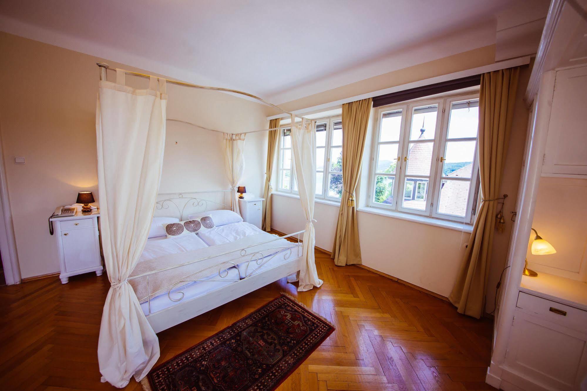 Hotel Carinthia Velden 4*